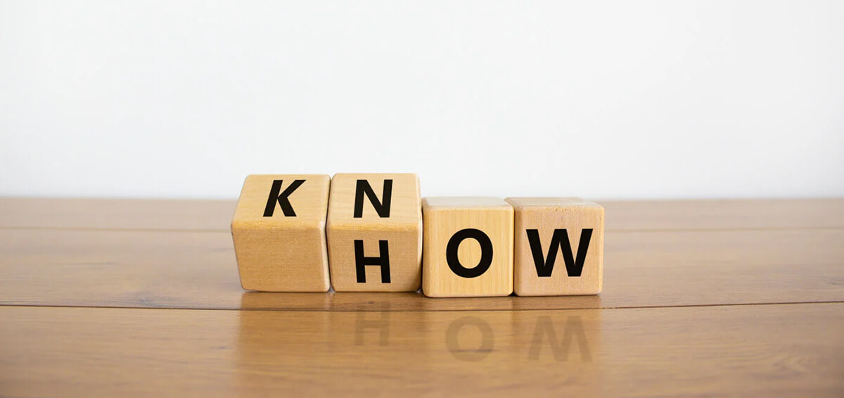 The words "Know How" written on wooden blocks