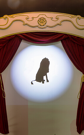 Room Curtain Up Icon